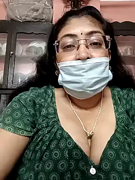 Snapshot of LAVERNIYA_ chatting on 02.02.25 LAVERNIYA  online show from 02.02.25