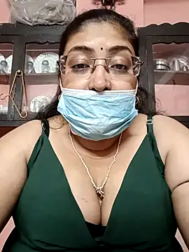 Snapshot of LAVERNIYA_ chatting on 02.12.25 LAVERNIYA  online show from 02.12.25