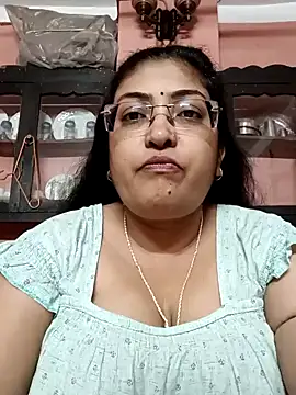 Snapshot of LAVERNIYA_ chatting on 02.13.25 LAVERNIYA  online show from 02.13.25