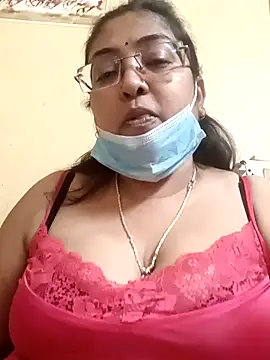 Snapshot of LAVERNIYA_ chatting on 02.15.25 LAVERNIYA  online show from 02.15.25