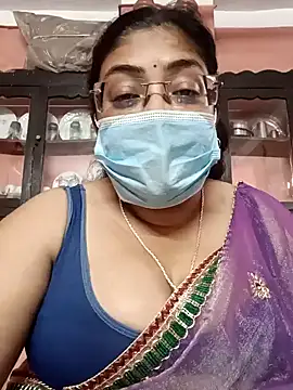 Snapshot of LAVERNIYA_ chatting on 03.01.25 LAVERNIYA  online show from 03.01.25