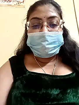 Snapshot of LAVERNIYA_ chatting on 03.05.25 LAVERNIYA  online show from 03.05.25