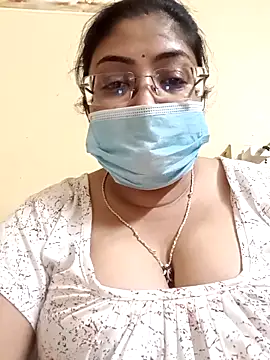 Snapshot of LAVERNIYA_ chatting on 03.05.25 LAVERNIYA  online show from 03.05.25