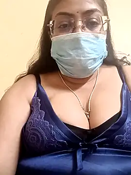 Snapshot of LAVERNIYA_ chatting on 03.06.25 LAVERNIYA  online show from 03.06.25