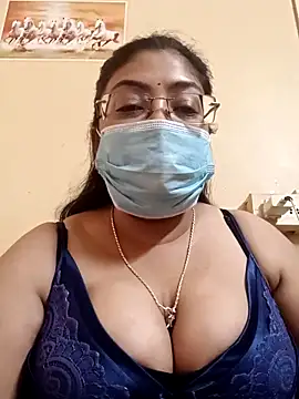 Snapshot of LAVERNIYA_ chatting on 03.07.25 LAVERNIYA  online show from 03.07.25