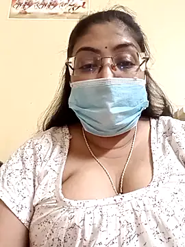 Snapshot of LAVERNIYA_ chatting on 03.07.25 LAVERNIYA  online show from 03.07.25