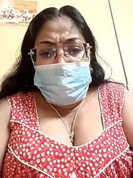 Snapshot of LAVERNIYA_ chatting on 03.09.25 LAVERNIYA  online show from 03.09.25