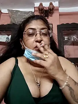 Snapshot of LAVERNIYA_ chatting on 03.11.25 LAVERNIYA  online show from 03.11.25