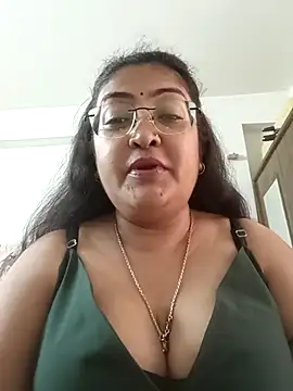 Snapshot of LAVERNIYA_ chatting on 09.10.25 LAVERNIYA  online show from 09.10.25