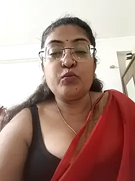 Snapshot of LAVERNIYA_ chatting on 09.11.25 LAVERNIYA  online show from 09.11.25