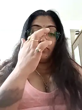 Snapshot of LAVERNIYA_ chatting on 09.12.25 LAVERNIYA  online show from 09.12.25