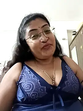 Snapshot of LAVERNIYA_ chatting on 09.13.25 LAVERNIYA  online show from 09.13.25