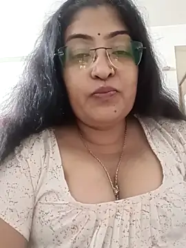 Snapshot of LAVERNIYA_ chatting on 09.14.25 LAVERNIYA  online show from 09.14.25