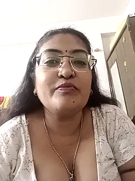 Snapshot of LAVERNIYA_ chatting on 09.21.25 LAVERNIYA  online show from 09.21.25