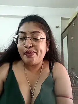 Snapshot of LAVERNIYA_ chatting on 09.25.25 LAVERNIYA  online show from 09.25.25