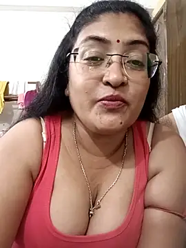 Snapshot of LAVERNIYA_ chatting on 10.07.25 LAVERNIYA  online show from 10.07.25