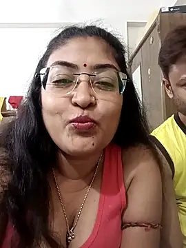 Snapshot of LAVERNIYA_ chatting on 10.08.25 LAVERNIYA  online show from 10.08.25