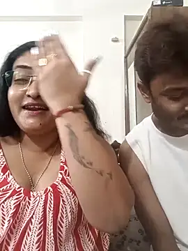 Snapshot of LAVERNIYA_ chatting on 10.11.25 LAVERNIYA  online show from 10.11.25