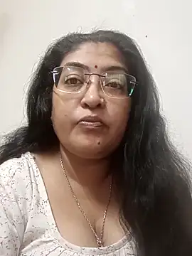 Snapshot of LAVERNIYA_ chatting on 10.15.25 LAVERNIYA  online show from 10.15.25