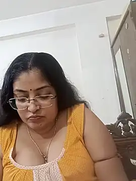 Snapshot of LAVERNIYA_ chatting on 10.18.25 LAVERNIYA  online show from 10.18.25