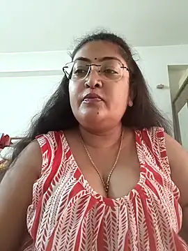 Snapshot of LAVERNIYA_ chatting on 10.26.25 LAVERNIYA  online show from 10.26.25