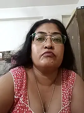 Snapshot of LAVERNIYA_ chatting on 10.28.25 LAVERNIYA  online show from 10.28.25