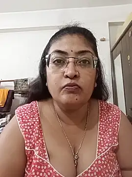 Snapshot of LAVERNIYA_ chatting on 10.29.25 LAVERNIYA  online show from 10.29.25