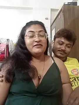 Snapshot of LAVERNIYA_ chatting on 10.29.25 LAVERNIYA  online show from 10.29.25