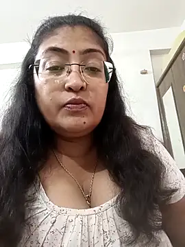 Snapshot of LAVERNIYA_ chatting on 10.31.25 LAVERNIYA  online show from 10.31.25