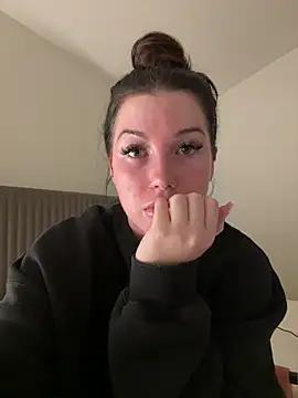 Snapshot of summermc_xx chatting on 11.12.25 summermc xx online show from 11.12.25