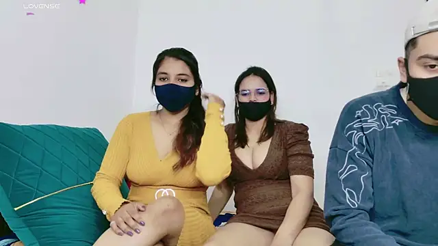 Snapshot of RupaliDixit chatting on 10.10.25 RupaliDixit online show from 10.10.25