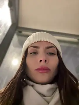 Snapshot of Accole chatting on 01.11.25 Accole online show from 01.11.25