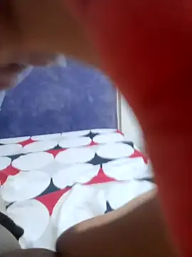 Snapshot of isaReyes chatting on 10.17.25 isaReyes online show from 10.17.25