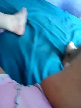 Snapshot of isaReyes chatting on 11.05.25 isaReyes online show from 11.05.25