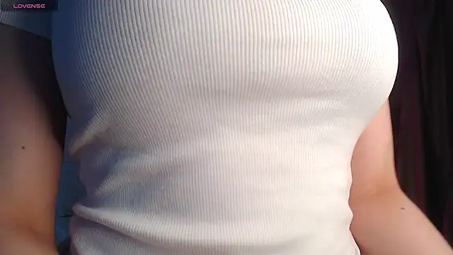 Snapshot of cosmosbaby chatting on 02.20.25 cosmosbaby online show from 02.20.25