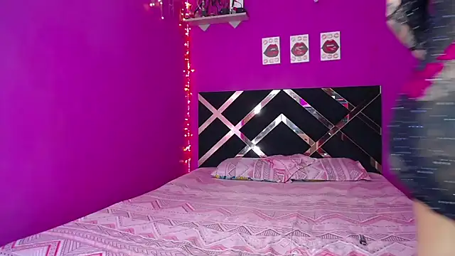 Snapshot of Zaratattoox chatting on 01.28.25 Zaratattoox online show from 01.28.25