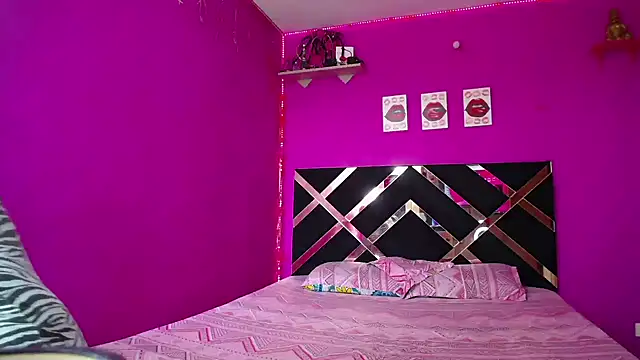 Snapshot of Zaratattoox chatting on 02.06.25 Zaratattoox online show from 02.06.25