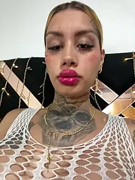 Snapshot of Zaratattoox chatting on 10.07.25 Zaratattoox online show from 10.07.25