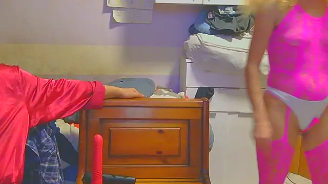 Snapshot of couplemilf2 chatting on 01.05.25 couplemilf2 online show from 01.05.25