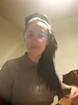 Snapshot of Afrania chatting on 10.25.25 Afrania online show from 10.25.25