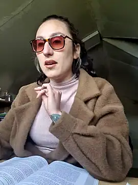 Snapshot of Afrania chatting on 10.28.25 Afrania online show from 10.28.25