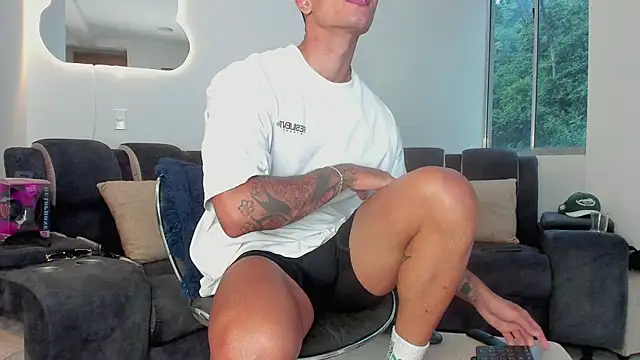 Snapshot of davis_alx1 chatting on 02.16.25 davis alx1 online show from 02.16.25