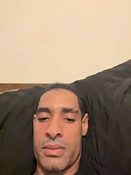 Snapshot of u091 chatting on 12.21.24 u091 online show from 12.21.24