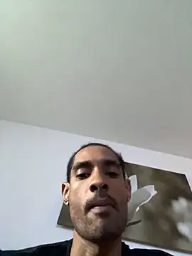 Snapshot of u091 chatting on 01.27.25 u091 online show from 01.27.25