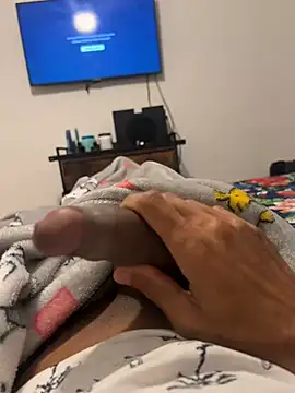 Snapshot of u091 chatting on 02.19.25 u091 online show from 02.19.25