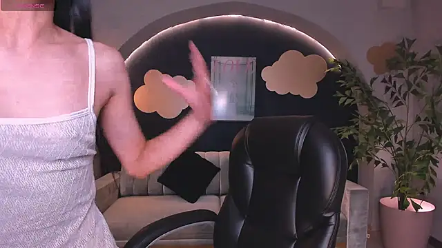 Snapshot of HannahJamesX chatting on 01.11.25 HannahJamesX online show from 01.11.25