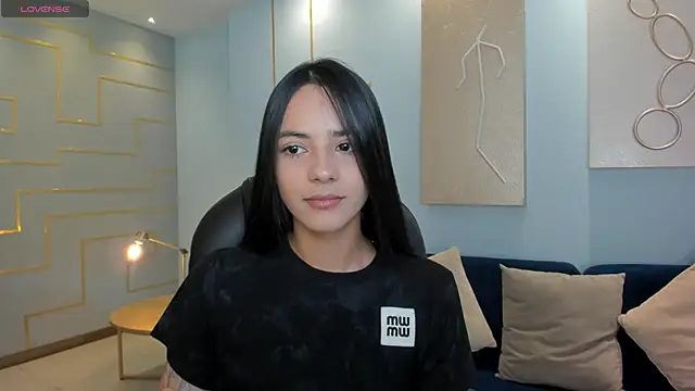 Snapshot of HannahJamesX chatting on 02.04.25 HannahJamesX online show from 02.04.25