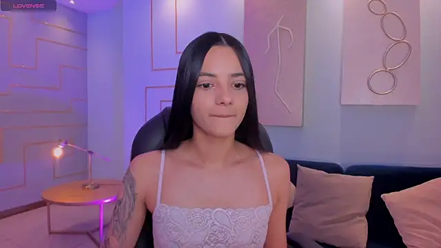 Snapshot of HannahJamesX chatting on 02.05.25 HannahJamesX online show from 02.05.25