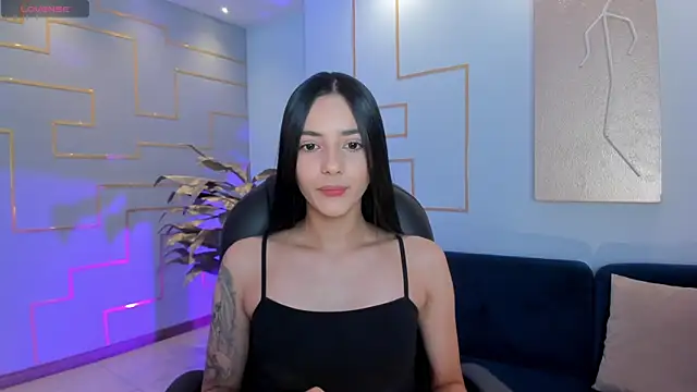 Snapshot of HannahJamesX chatting on 02.07.25 HannahJamesX online show from 02.07.25