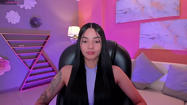 Snapshot of HannahJamesX chatting on 02.18.25 HannahJamesX online show from 02.18.25